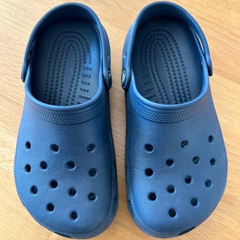 Crocs, marineblå, str 33-34 (J2)