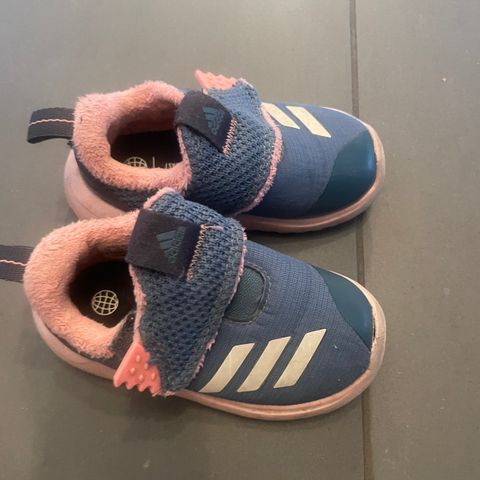 Adidas sko str 22