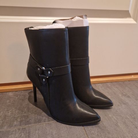 Boots m/høy hæl - Helt nye