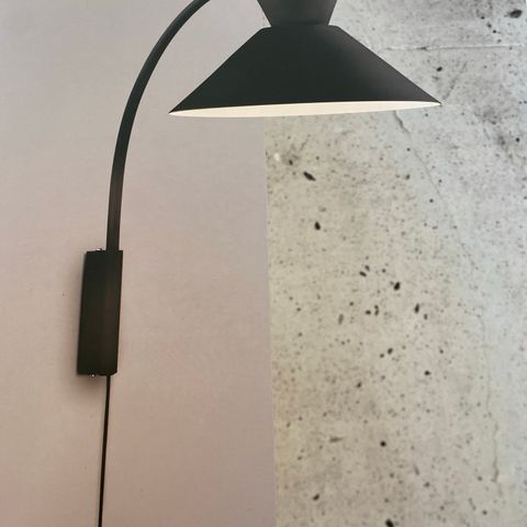 Norlux Dial sort vegglampe