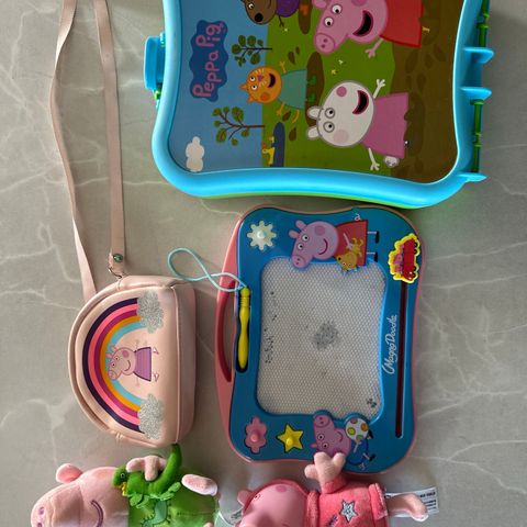 Peppa gris 2 figurer med lyd veske magnettavle peppaboks