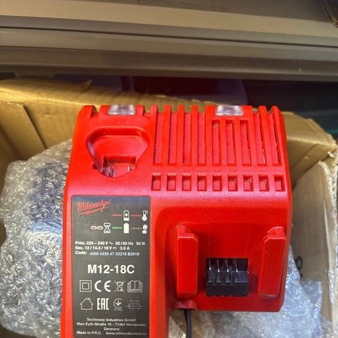 Milwaukee M12-18C multilader for både M12 og M18