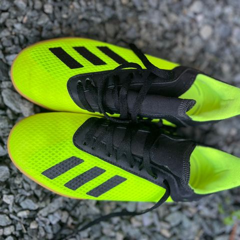 Adidas futsal sko str 34