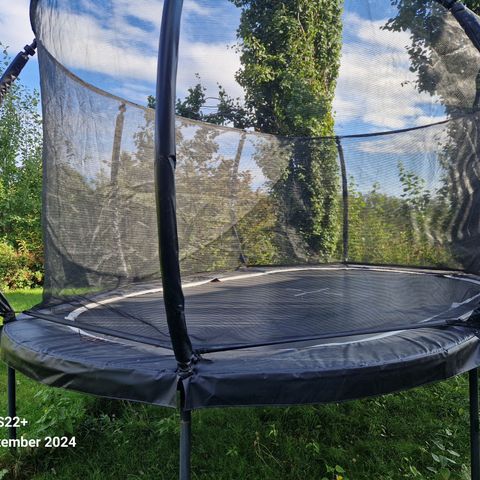 Stor trampoline