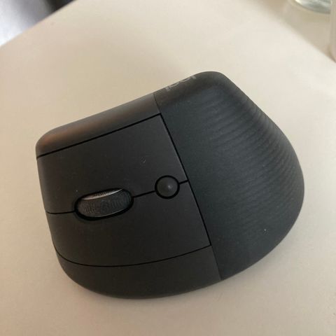 Logitech Lift - Left hand!