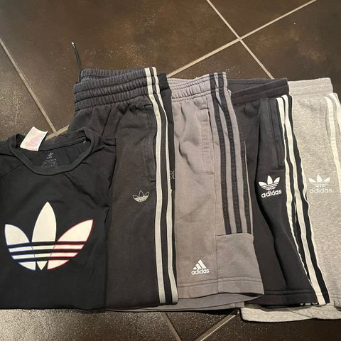 Adidas shortser og t-skjorte str 10-12 år