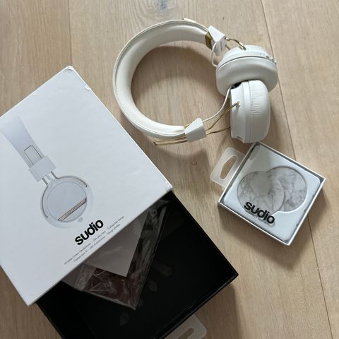 Sudio Regent headphones