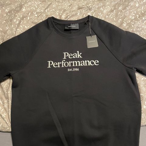 Helt ny Peak perfomance crewneck genser selges billig