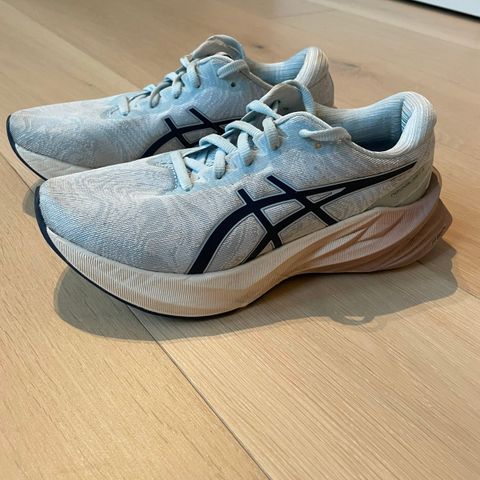 Asics Novablast 3 str 37.5