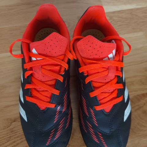 Adidas predator fotballsko str. 36