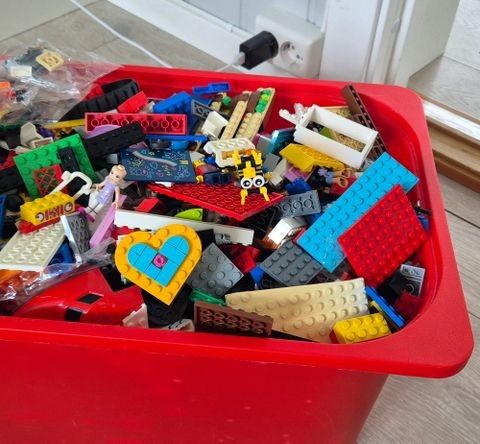 Ca 5kg Lego med mange forskjellige typer Lego-deler