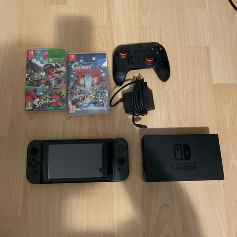 Nintendo Switch  med spill og tilbehør