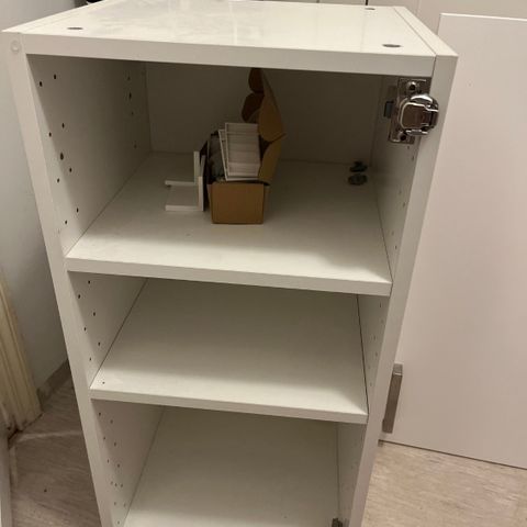 IKEA  Metod veggskap (ny pris ca 1000kr)