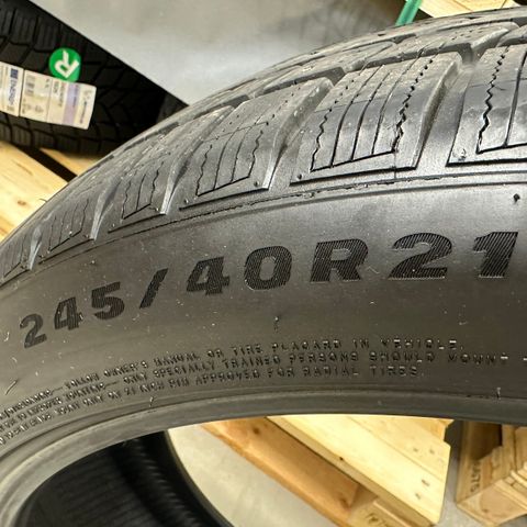 Vinterdekk 245/40R21