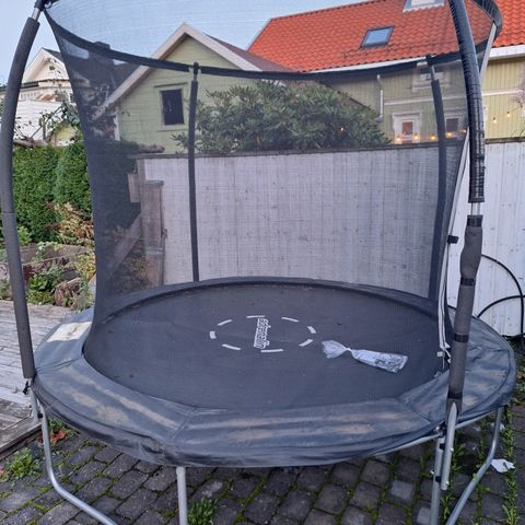 Trampoline 2 år gammel