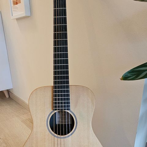 Martin LX1 Akustisk gitar pent brukt selges