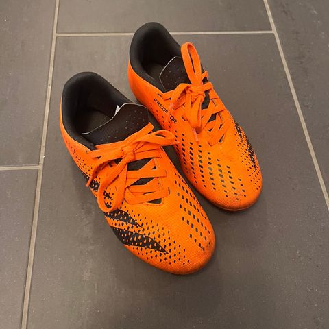 Adidas Predator fotballsko str 32