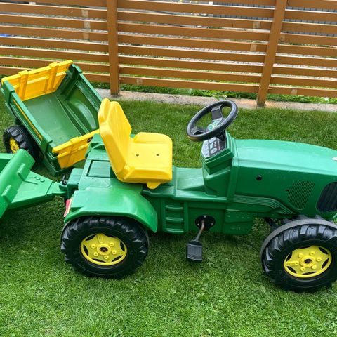 John Deere traktor med hengere