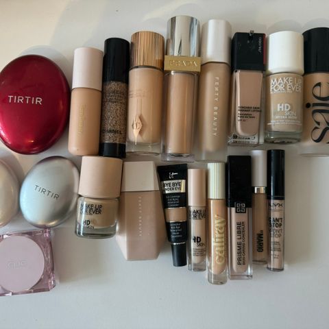 Foundation og concealer selges - sminke