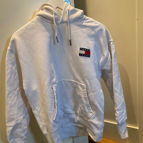 Tommy Hilfiger genser. Pent brukt. Selges for 400kr/bud.