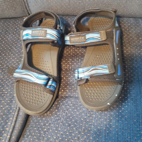 Sandal  str 40/41 299 kr