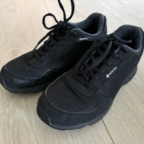 Gore tex tursko/joggesko str 38