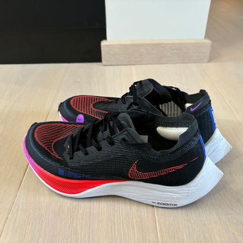 Nike ZoomX Vaporfly Next% 2 strl 38,5