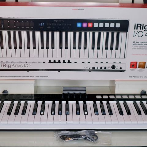 IK Multimedia iRig Keys I/O 49 midi keyboard selges