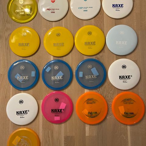 Diverse discer innen disc golf