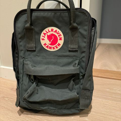 Fjällreven Kånken Mini (grå/grønn)