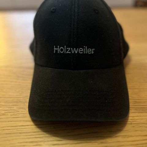 Holzweiler caps