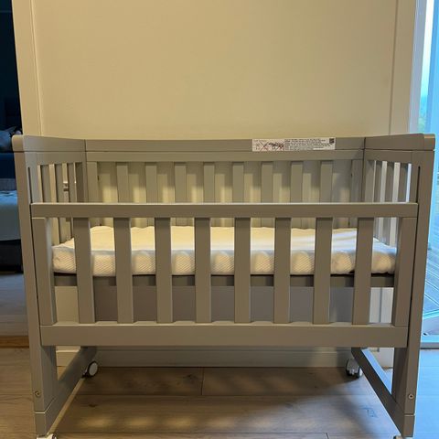 Troll bedside Crib