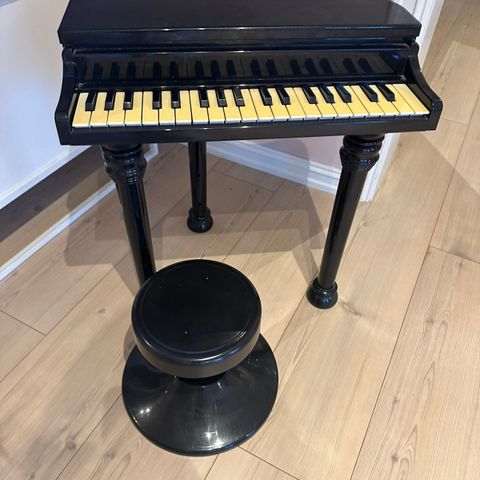 Piano for barn