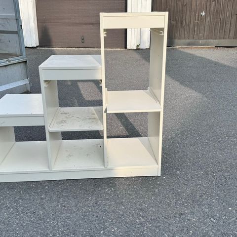 Storage unit for baskets