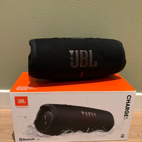 JBL Charge 5