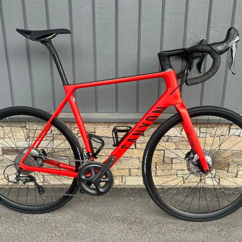 Canyon Endurace CF SLX - Veilpris 36 990,- | Ultegra 2x11 - Size Large |