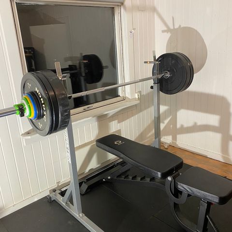 Pent brukt hjemmegym -  125 kg inkl stang, Plater fra Rogue, Proud, mm!