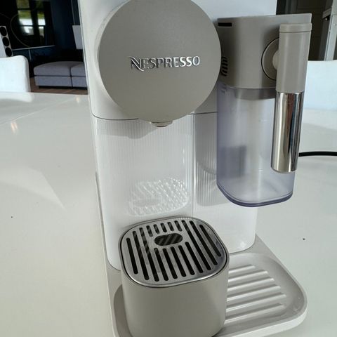 Nespresso Lattissima One White Delonghi