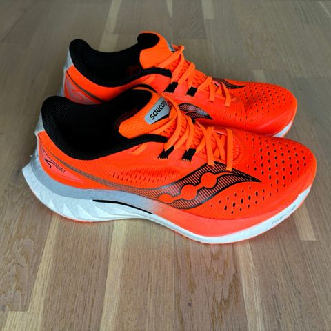 Saucony Endorphin Speed 4 (str 42)