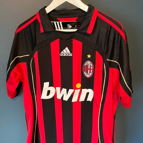 Retro ac milan drakt fra 06/07 sesongen