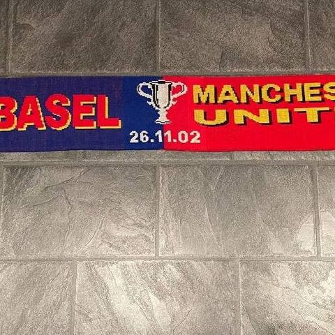 Manchester United England fotball skjerf / kampskjerf mot FC Basel 2002-2003