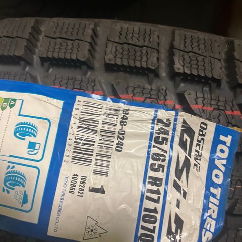 Vinterdekk 245/65R17