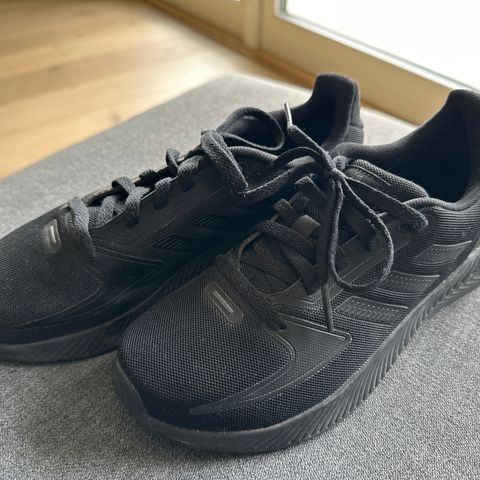 Joggesko Adidas str 37,5