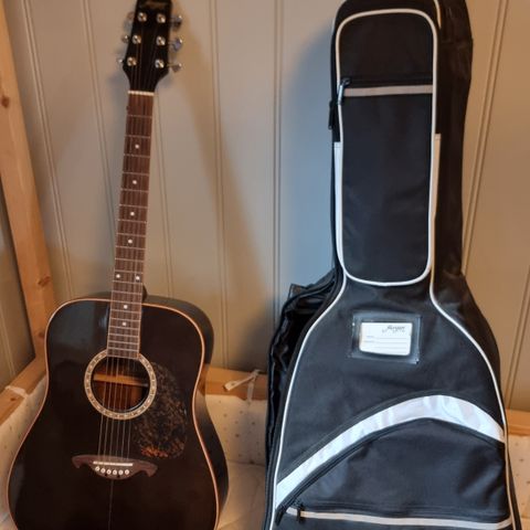 Morgan gitar med bag/sekk. Stålstrenger.