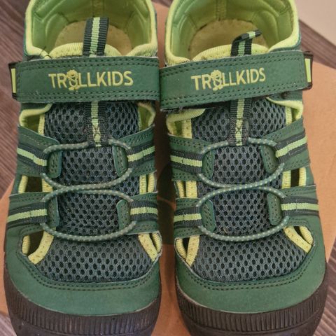 Pent brukte Trollkids sandaler str 35