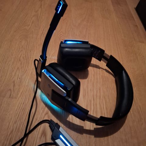 CM Storm Pulse-R aluminium gaming headset.