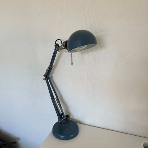 Lampe selges