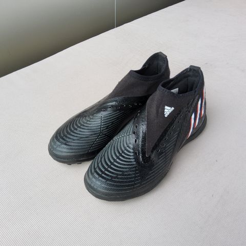 Adidas Predator 22 TF str 39 1/3