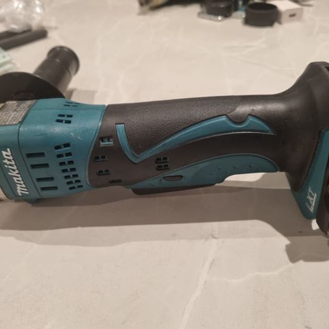 Vinkelboremaskin Makita DDA350; 18 V (uten batteri og lader)