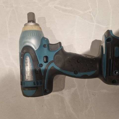 Batteridrevet muttertrekker Makita DTW251